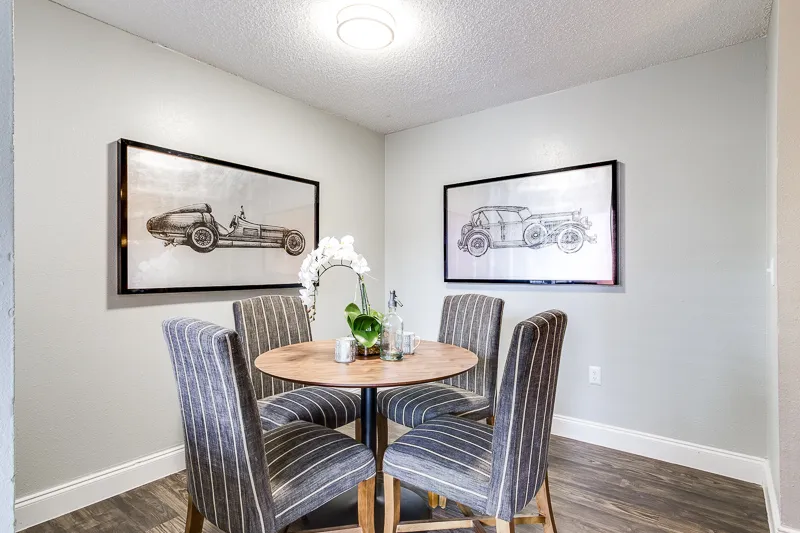 Beverly at Lakeside — Dining area